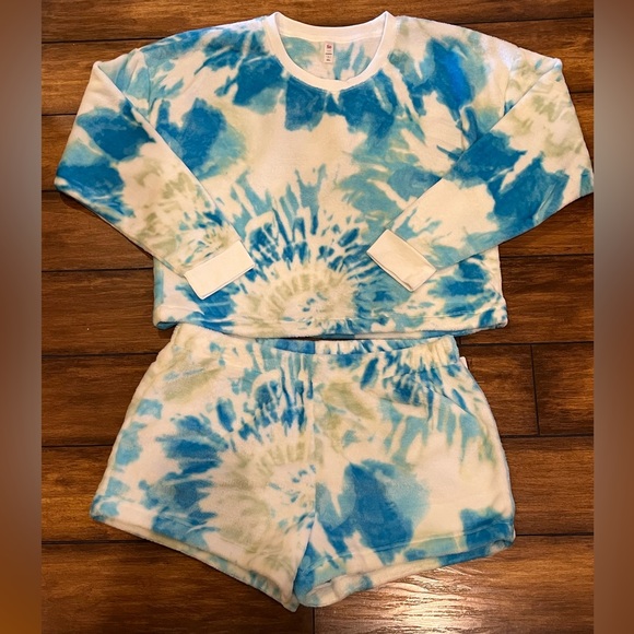 SO Other - Blue, white, green fleece 2 piece shorts & Long sleeve tie dyed lounge wear NWT